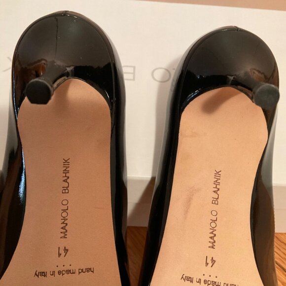 MANOLO BLAHNIK Quitohi Spectator Black Patent Leather Pumps - Picture 7 of 12